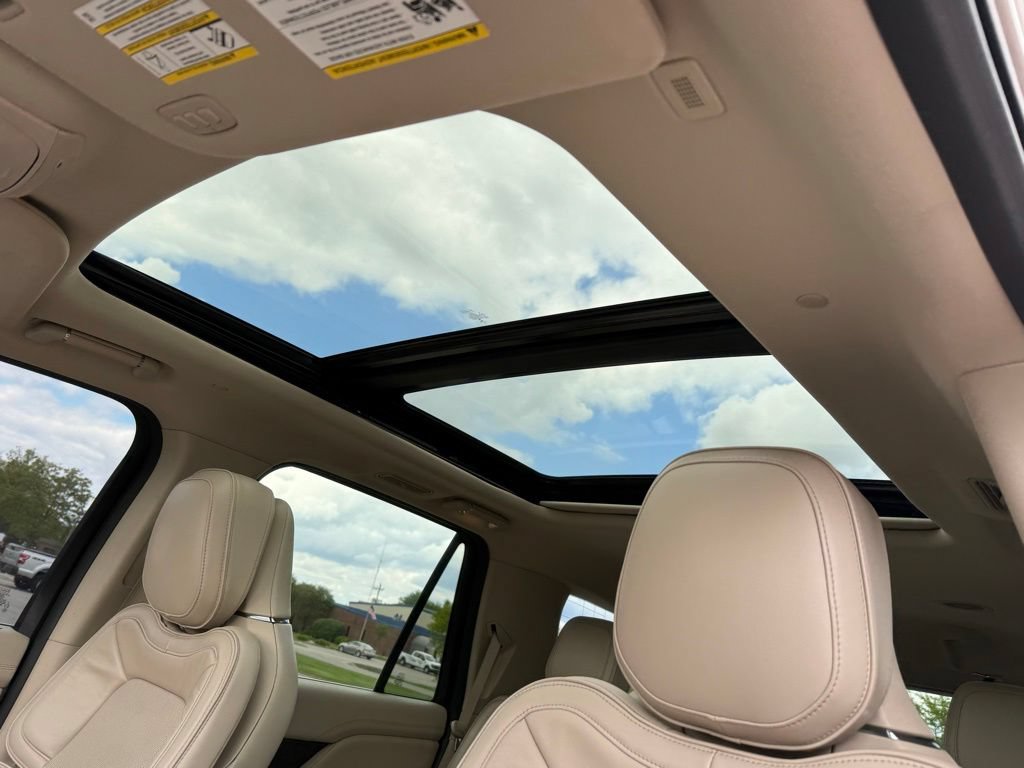 Used 2019 Lincoln Navigator Reserve AWD/4WD image 12