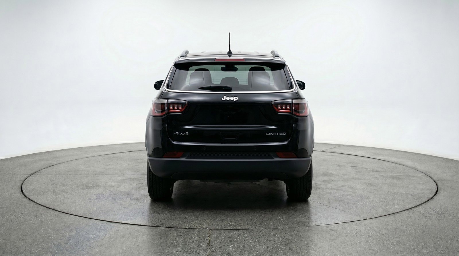 Used 2025 Jeep Compass Latitude AWD/4WD image 7