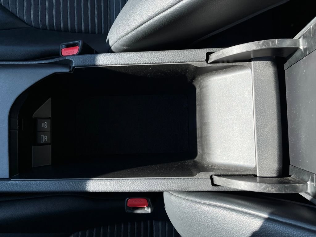 Used 2022 Toyota Camry SE image 25