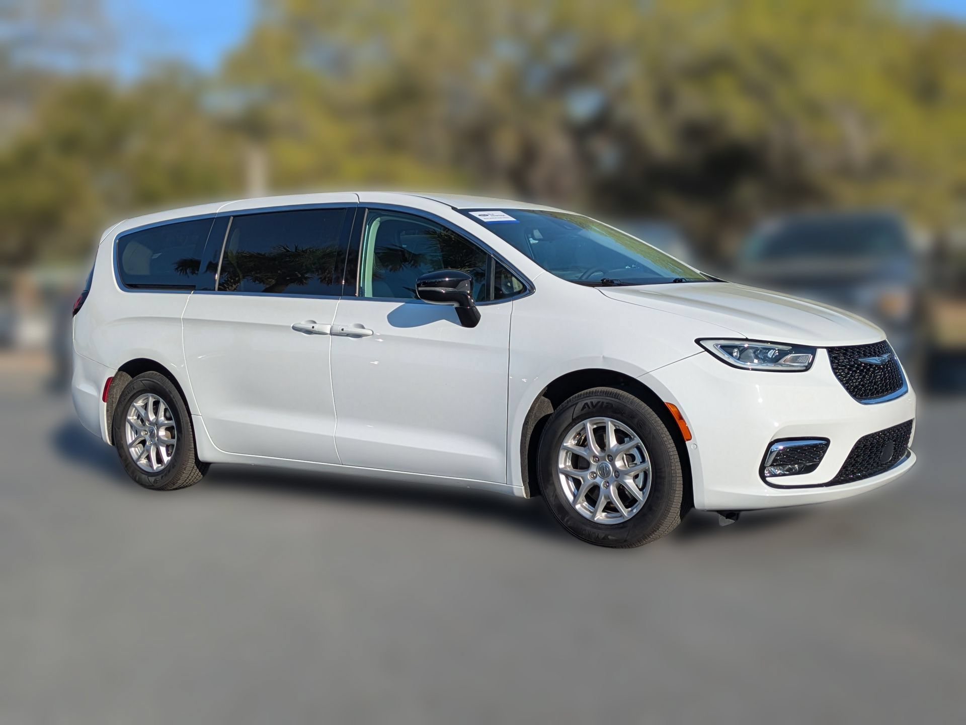 Used 2024 Chrysler Pacifica Touring-L FWD video 2