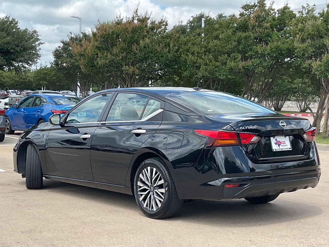 Used 2025 Nissan Altima 2.5 SV FWD image 6