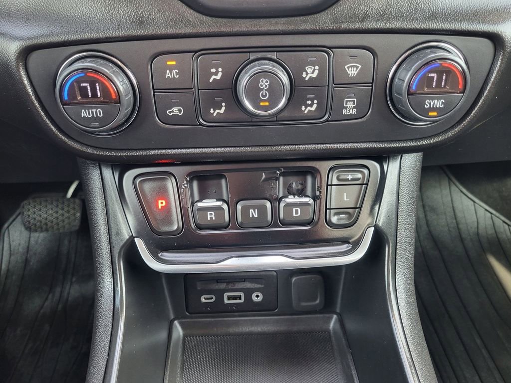 Used 2019 GMC Terrain Denali w/ Advanced Safety Package image 19