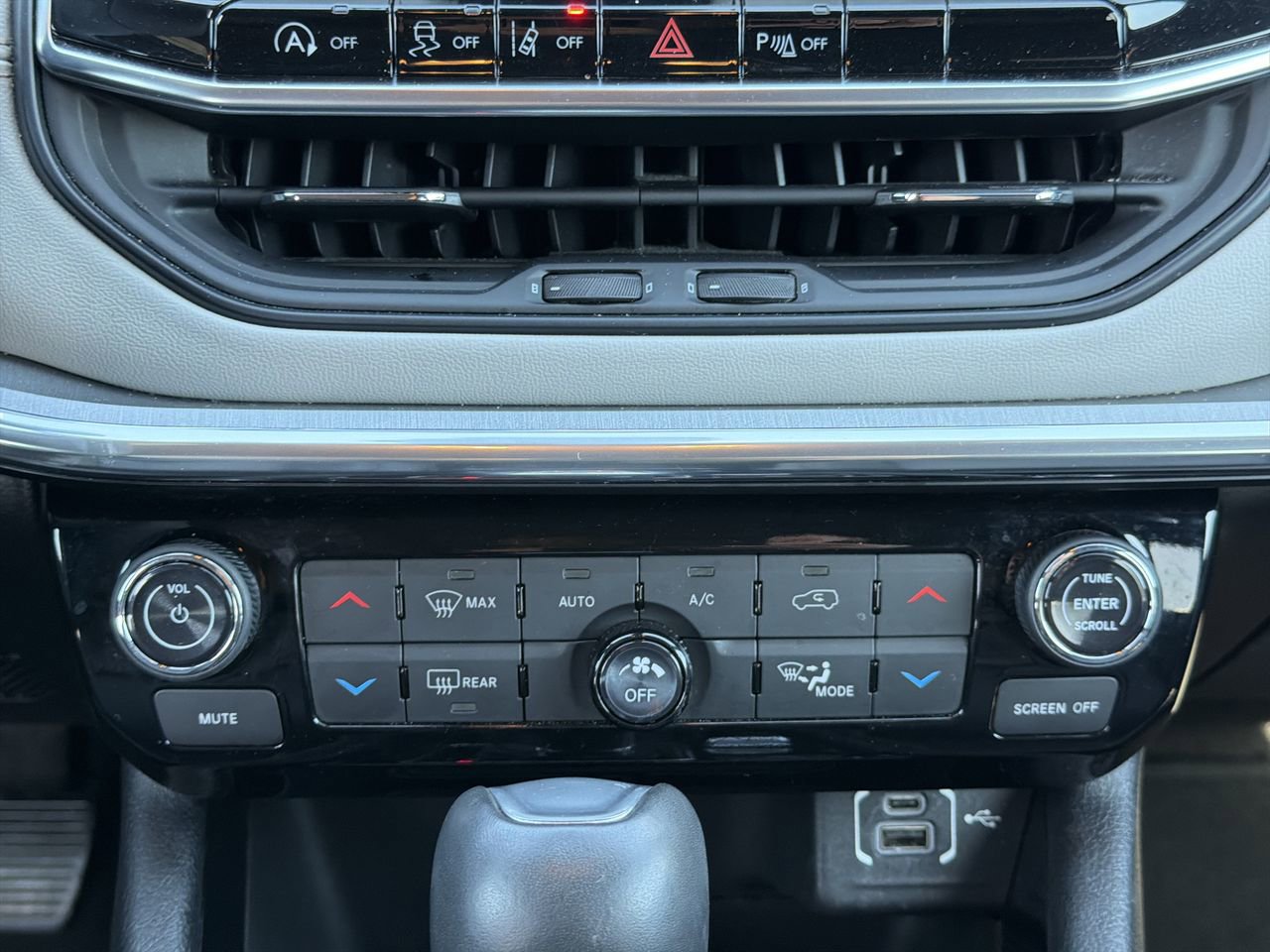 Used 2024 Jeep Compass Limited AWD/4WD image 18