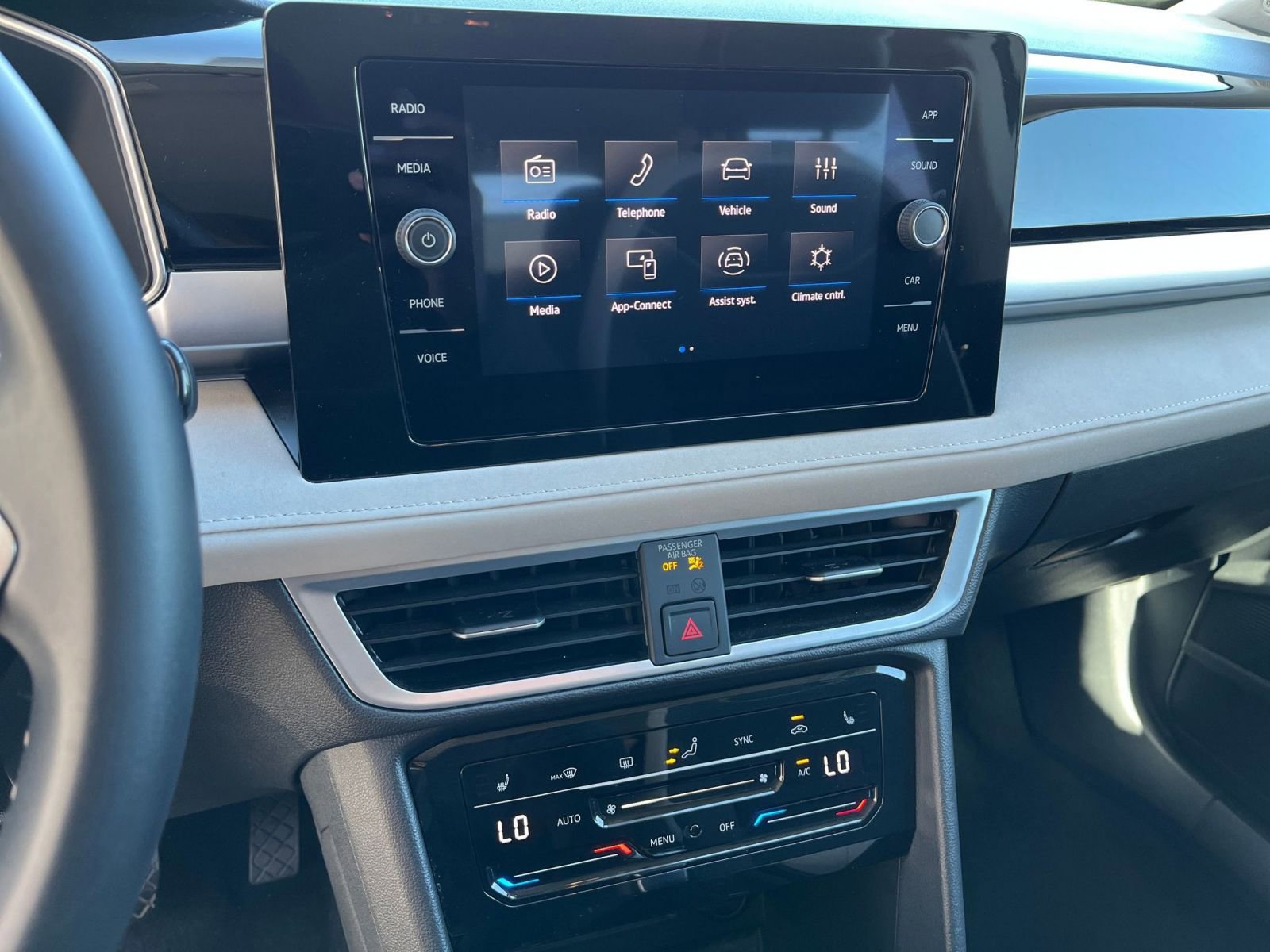 Used 2025 Volkswagen Taos SE FWD image 17