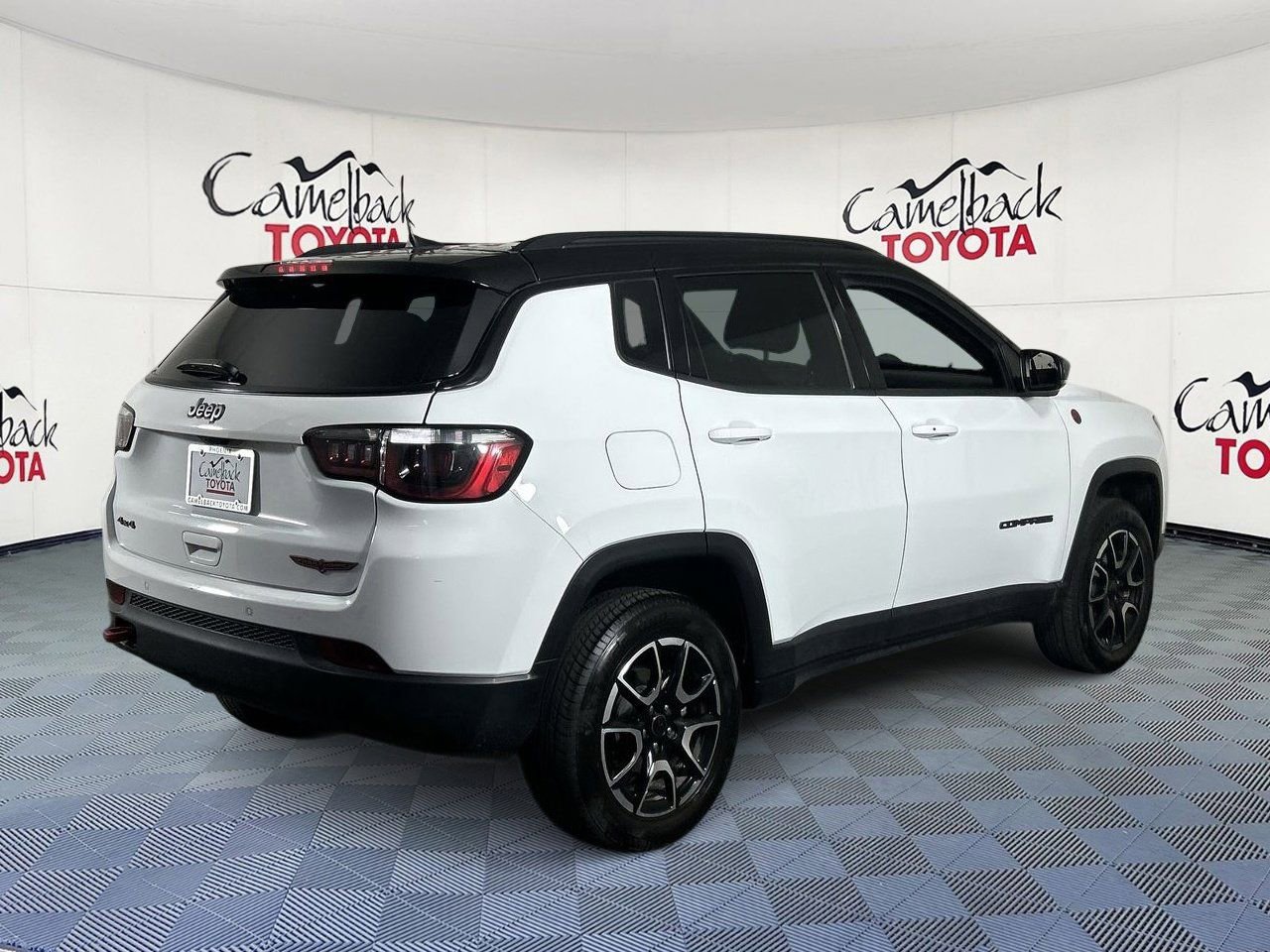 Used 2025 Jeep Compass Trailhawk AWD/4WD image 7