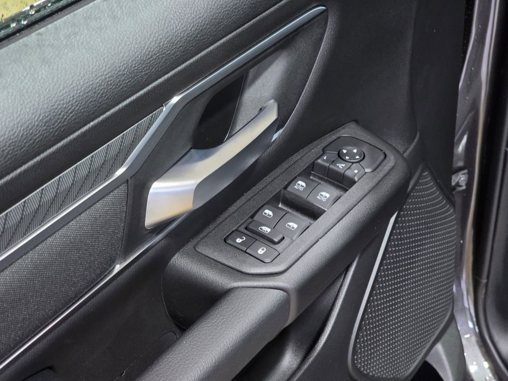 New 2026 RAM 1500 4x4 Crew Cab image 31