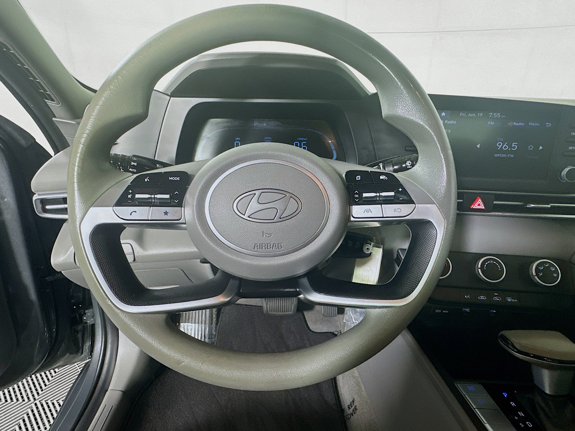 Used 2024 Hyundai Elantra SE FWD image 15