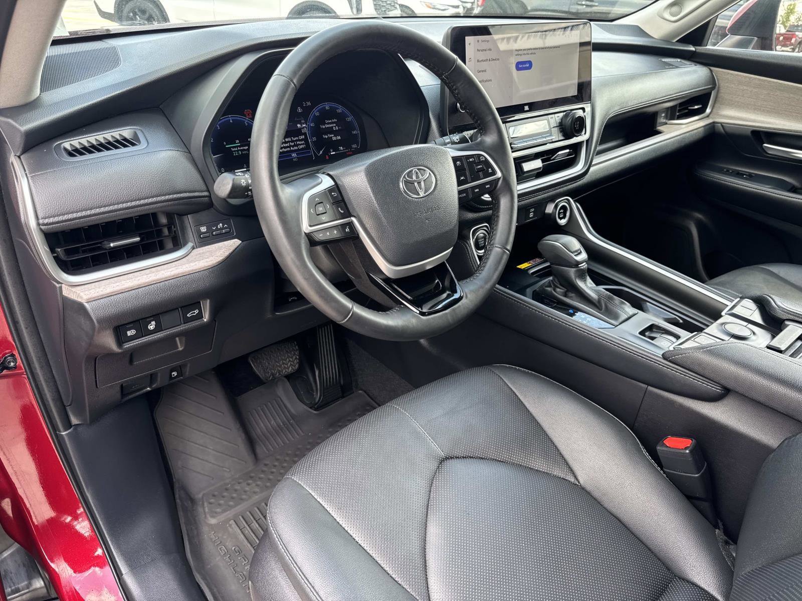 Used 2025 Toyota Grand Highlander FWD image 18