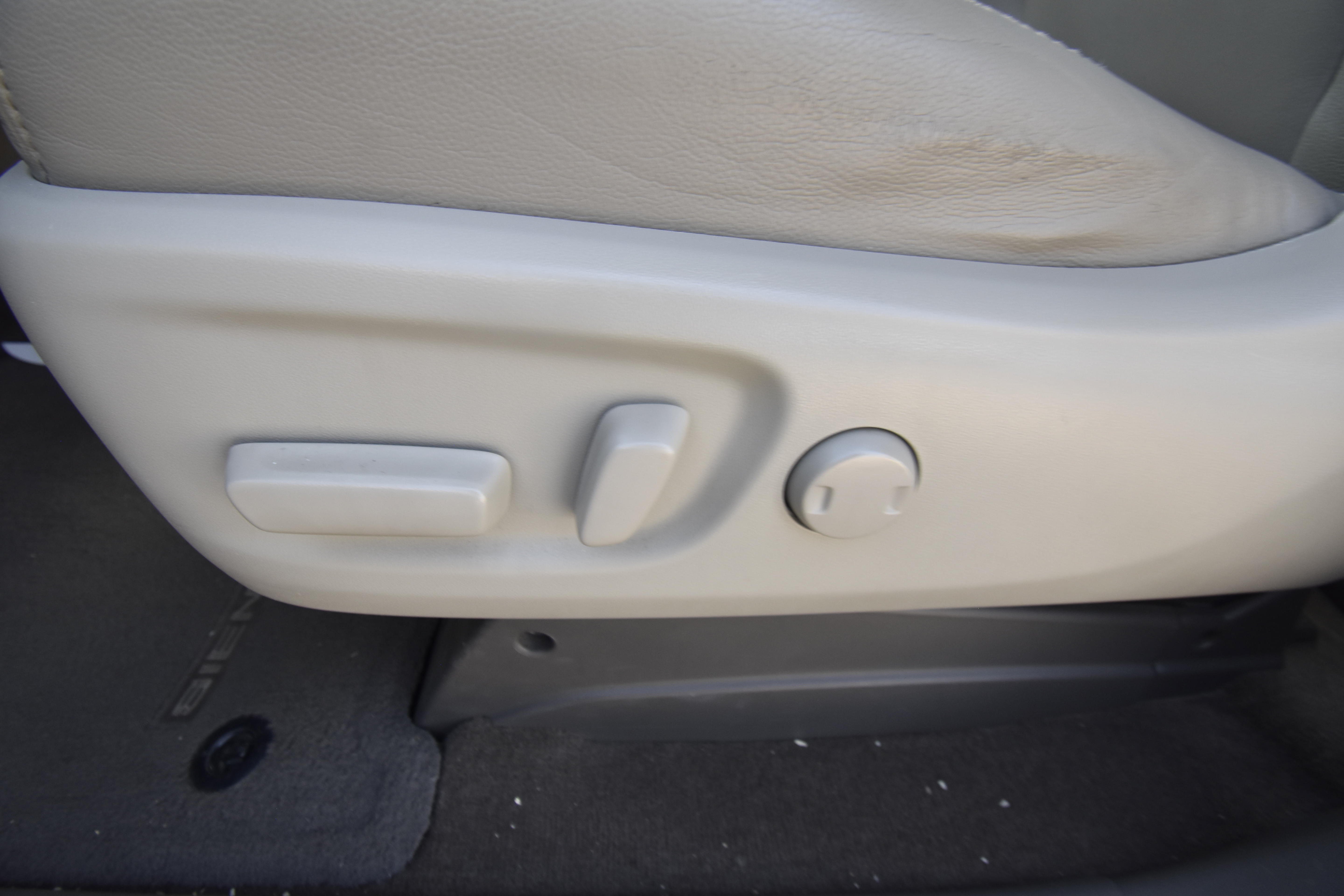 Used 2018 Toyota Sienna XLE w/ XLE Navigation Package FWD image 12