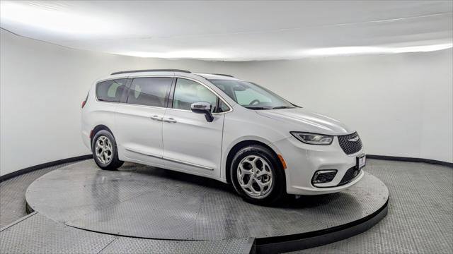 Used 2023 Chrysler Pacifica Limited FWD image 11