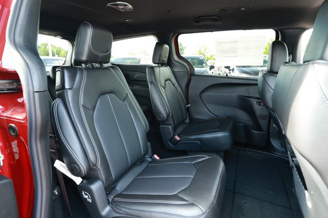 New 2027 Chrysler Pacifica Select FWD image 28