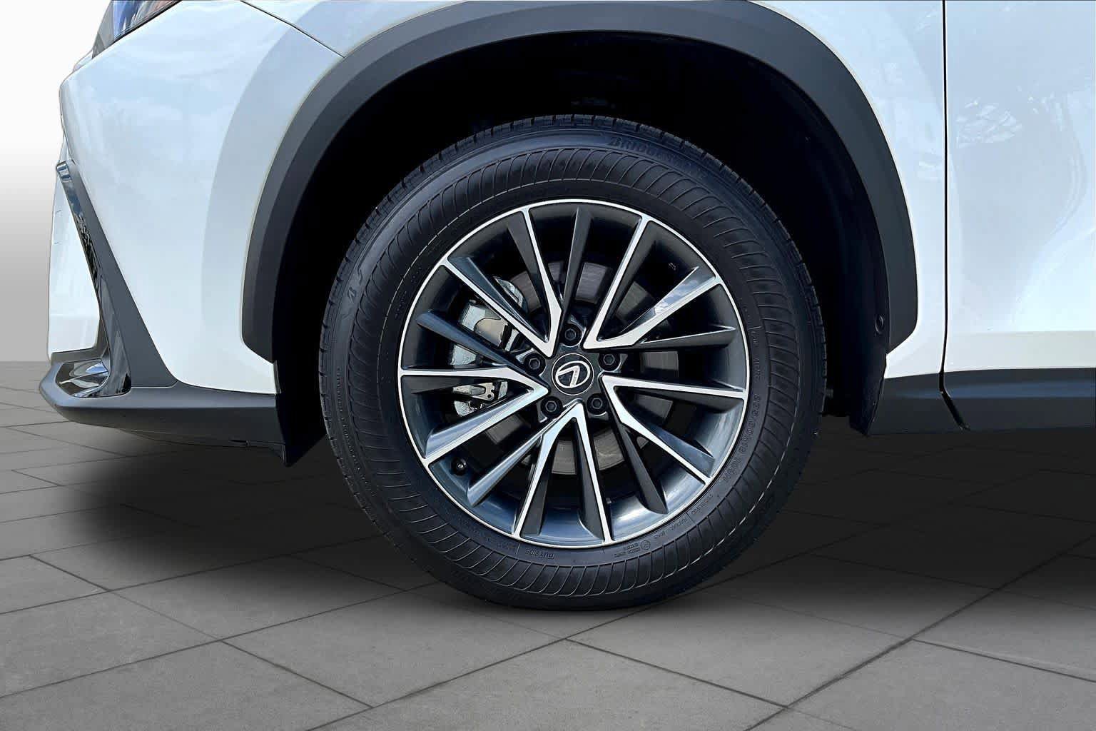 Used 2025 Lexus NX 250 FWD w/ Towing Package (2000 Lbs) image 9