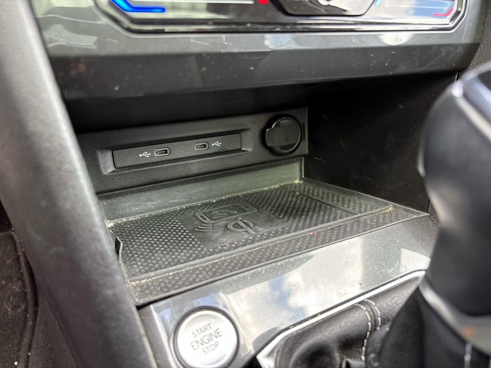 Used 2023 Volkswagen Tiguan SE w/ Panoramic Sunroof Package FWD image 22