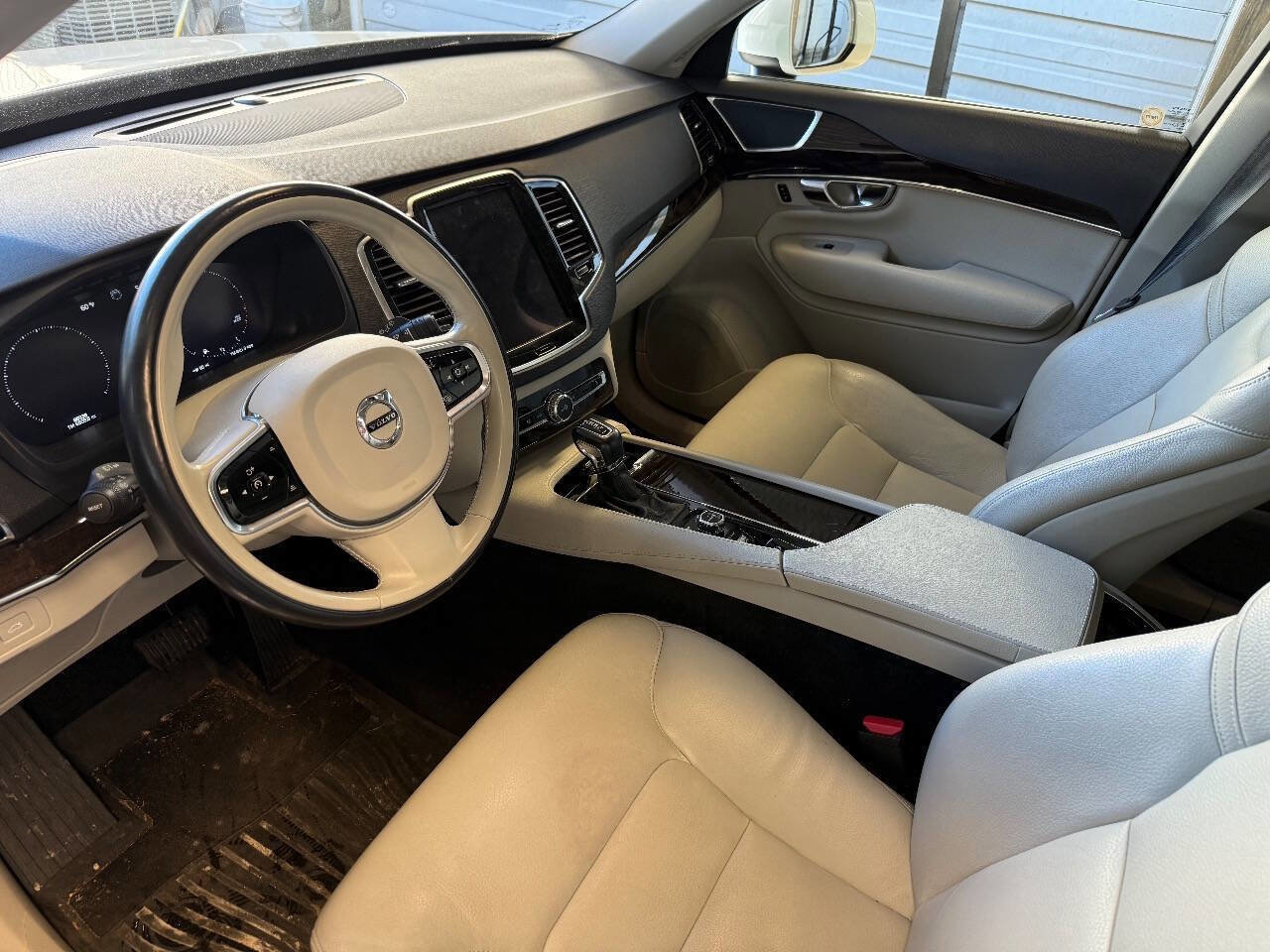 Used 2016 Volvo XC90 T6 Momentum w/ Protection Package Plus AWD/4WD image 4