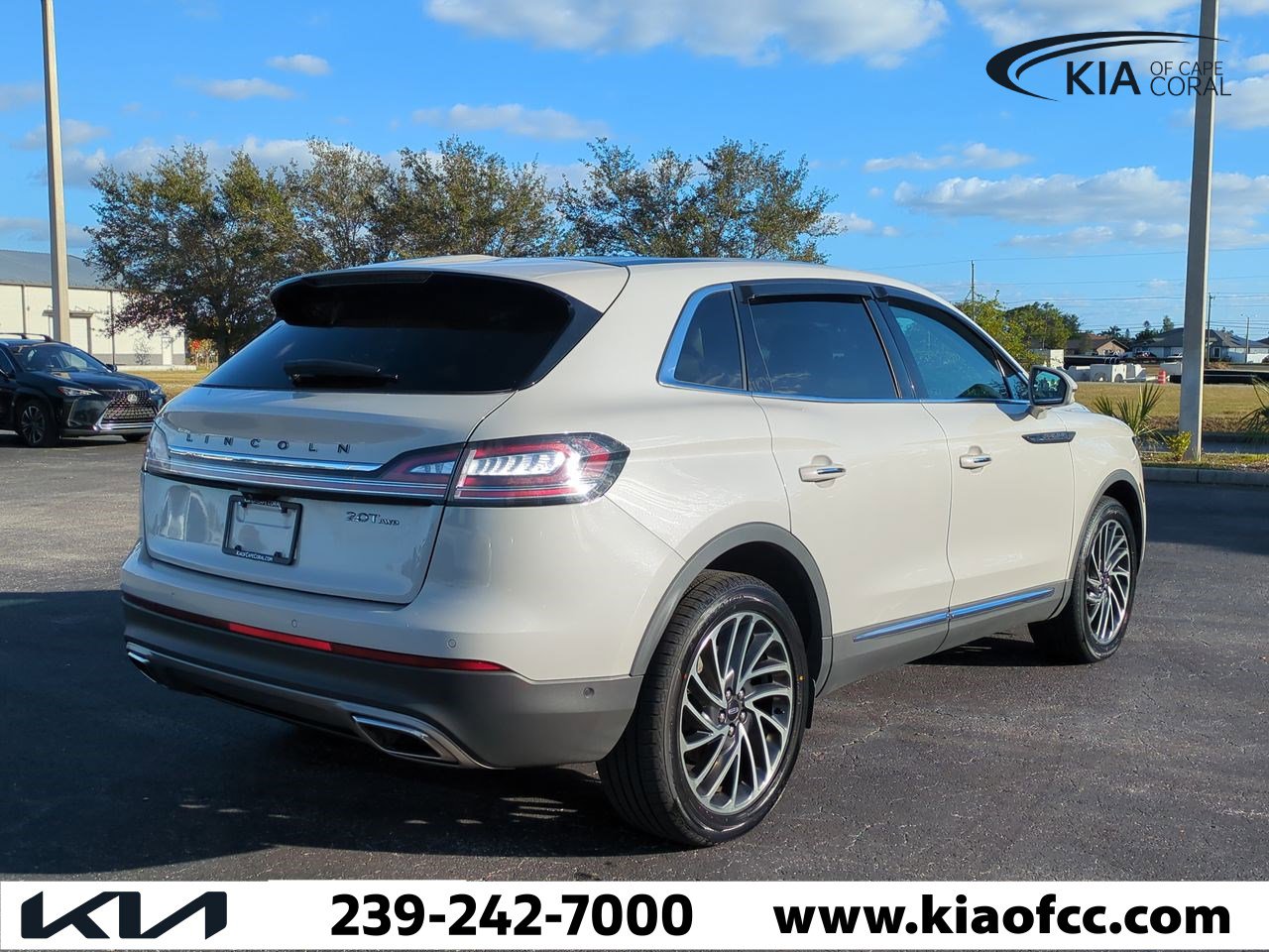 Used 2020 Lincoln Nautilus Reserve w/ Equipment Group 201A image 5