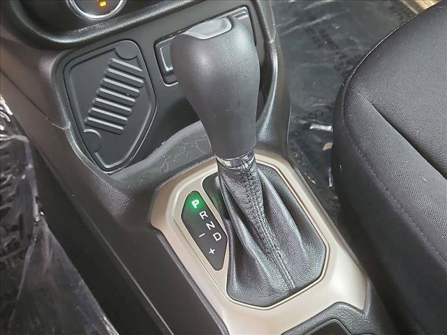 Used 2017 Jeep Renegade Latitude FWD image 17