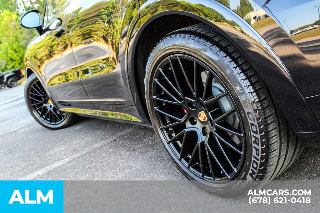 Used 2022 Porsche Cayenne GTS AWD/4WD image 14
