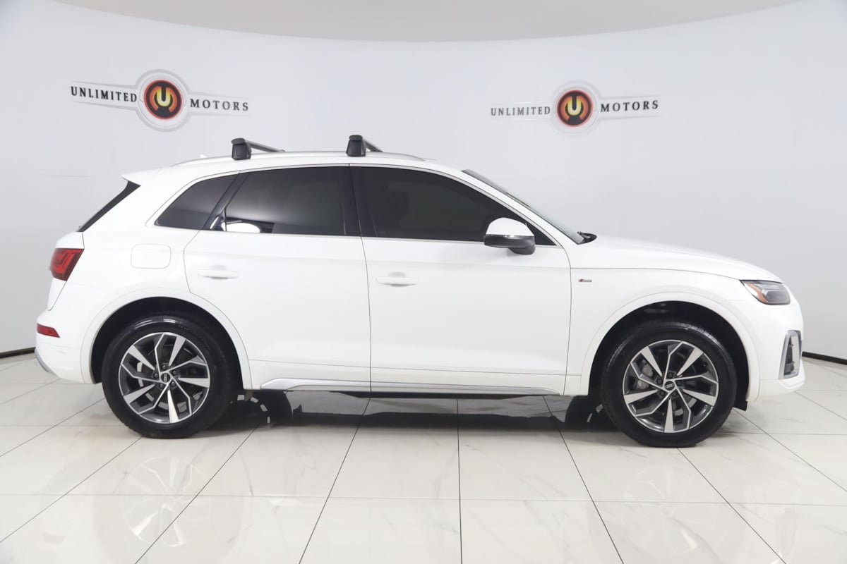 Used 2022 Audi Q5 2.0T Premium w/ Convenience Package AWD/4WD image 2