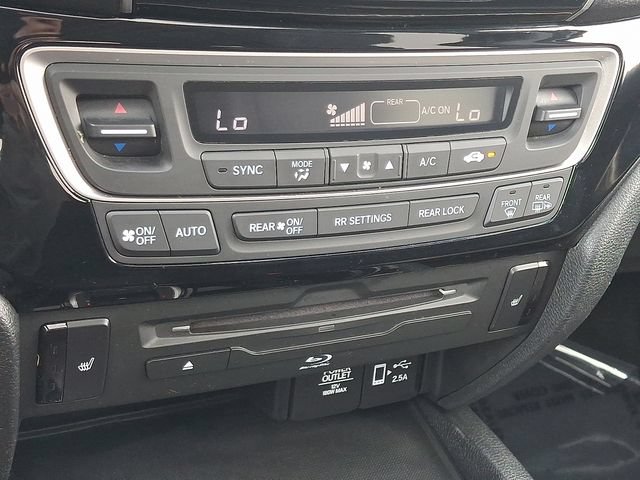 Used 2019 Honda Pilot Touring image 16
