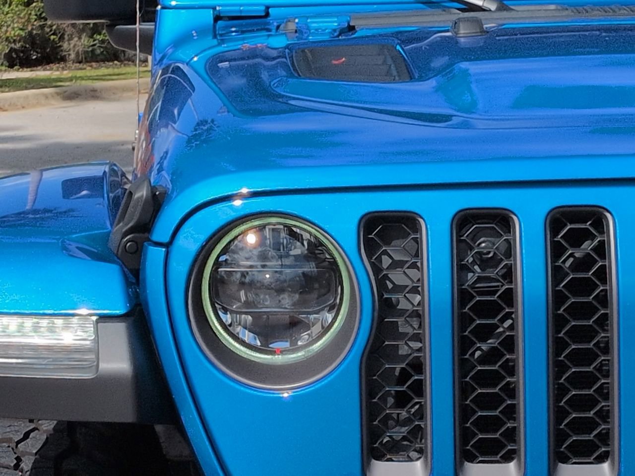 Used 2023 Jeep Gladiator Rubicon w/ LED Lighting Group AWD/4WD image 9