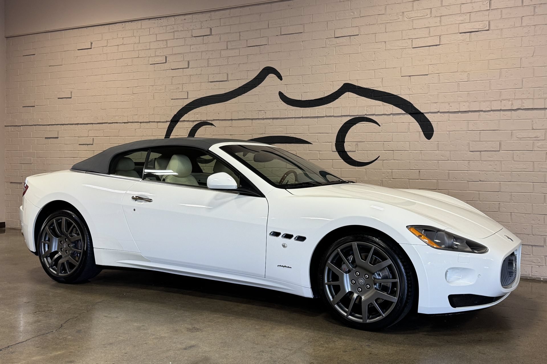 Used 2011 Maserati GranTurismo Convertible RWD image 3