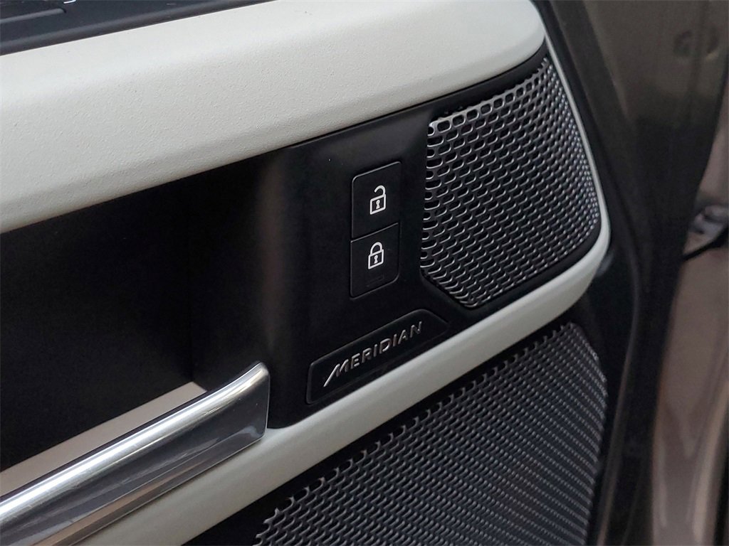 Used 2022 Land Rover Defender 90 X-Dynamic S image 13