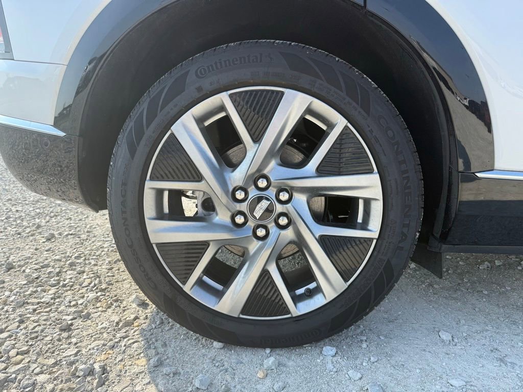 Certified 2025 Cadillac Optiq Luxury 2 w/ LPO, Floor Liner Package image 15