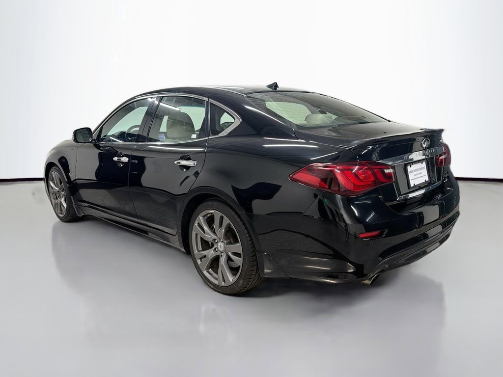 Used 2017 INFINITI Q70 5.6 w/ Sport Package RWD image 3