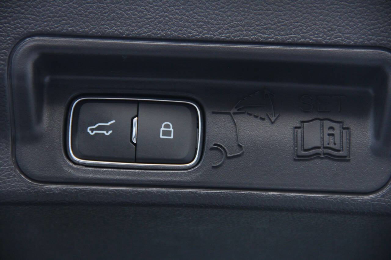 Certified 2025 Ford Explorer ST-Line image 12