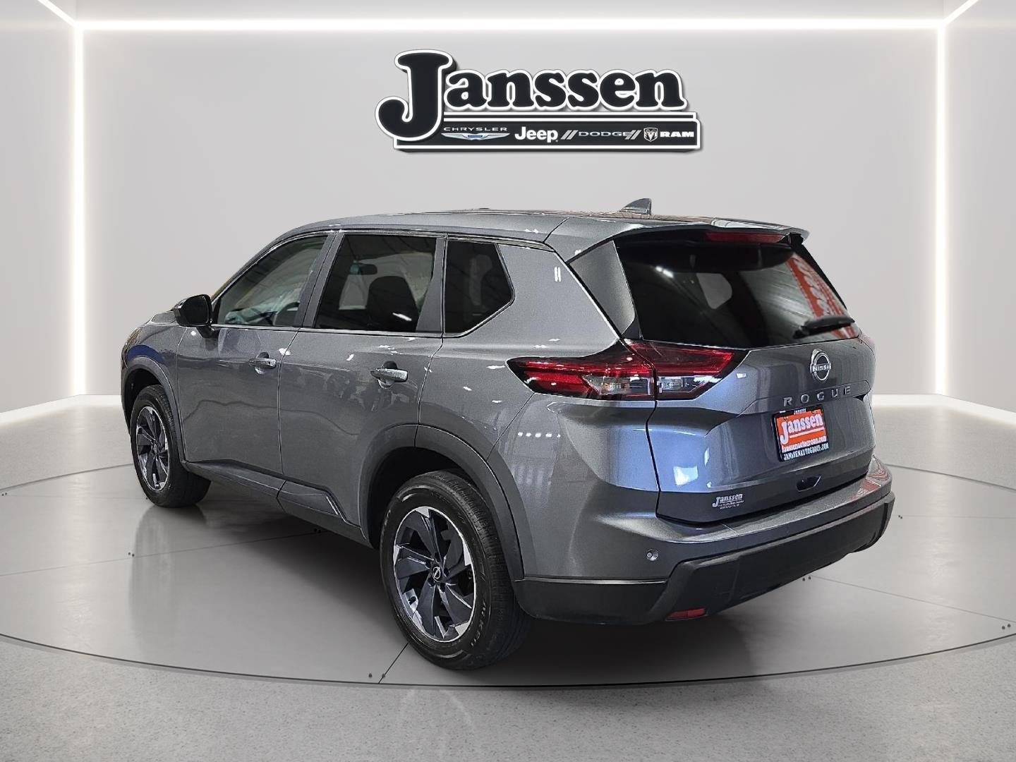 Used 2025 Nissan Rogue SV FWD image 3