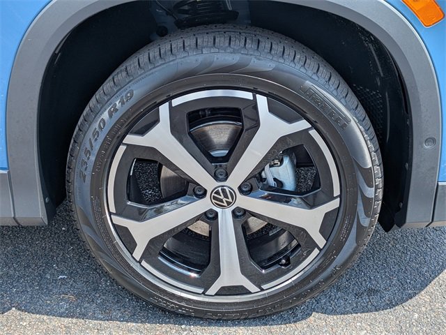 New 2025 Volkswagen Tiguan SE image 11