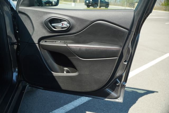 Used 2021 Jeep Cherokee Trailhawk image 21