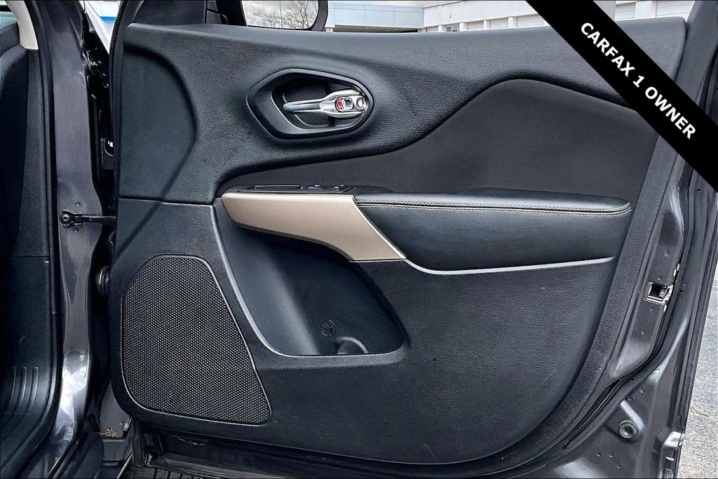 Used 2018 Jeep Cherokee Latitude w/ Altitude Package image 25