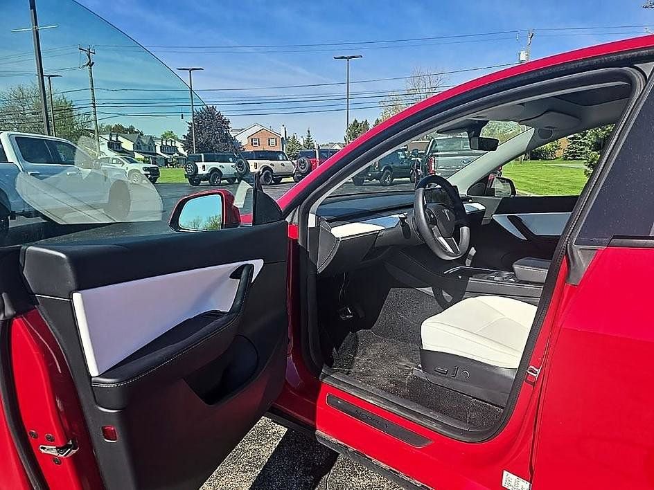 Used 2022 Tesla Model Y Long Range AWD/4WD image 13