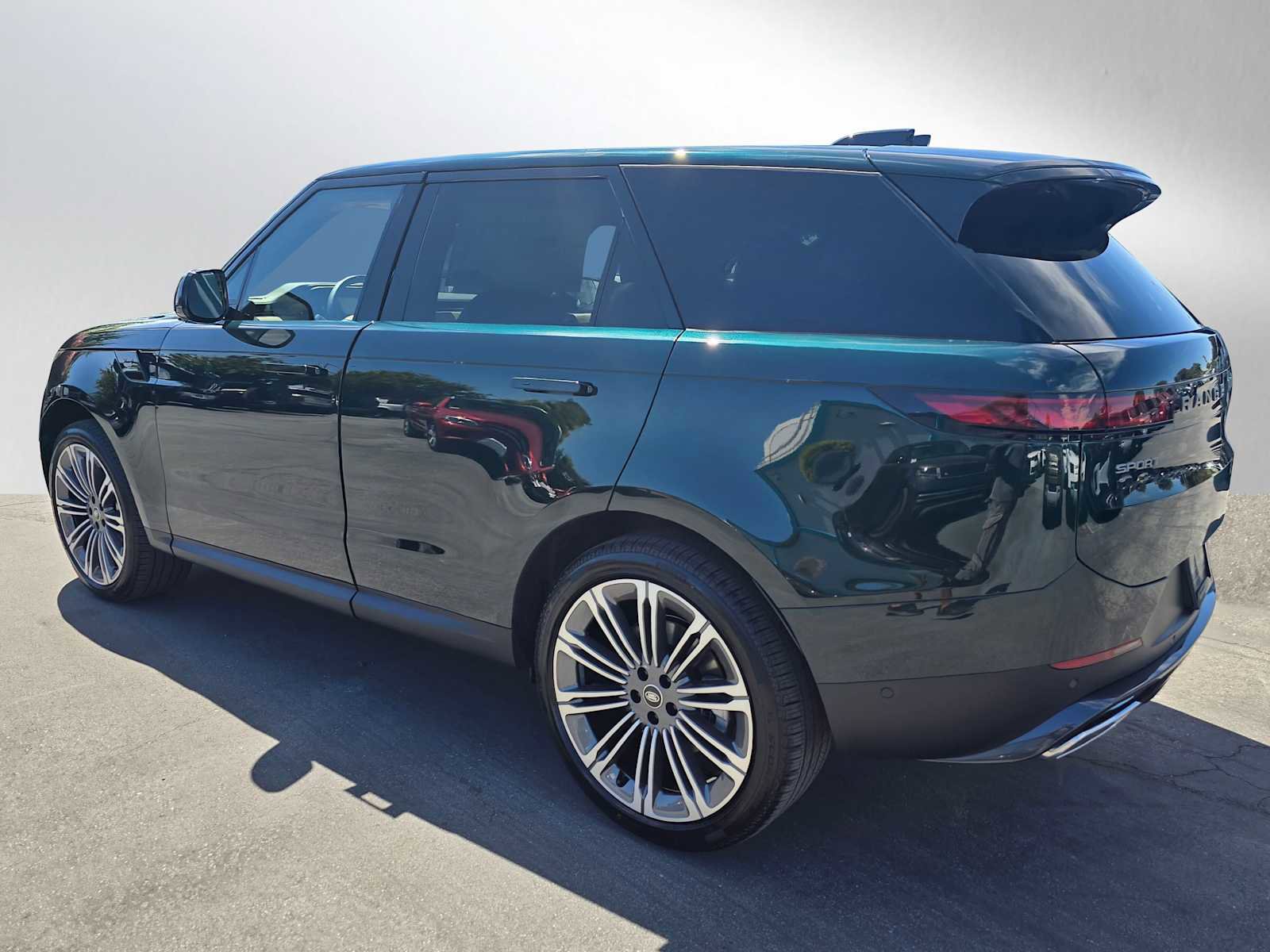 New 2025 Land Rover Range Rover Sport SE image 3