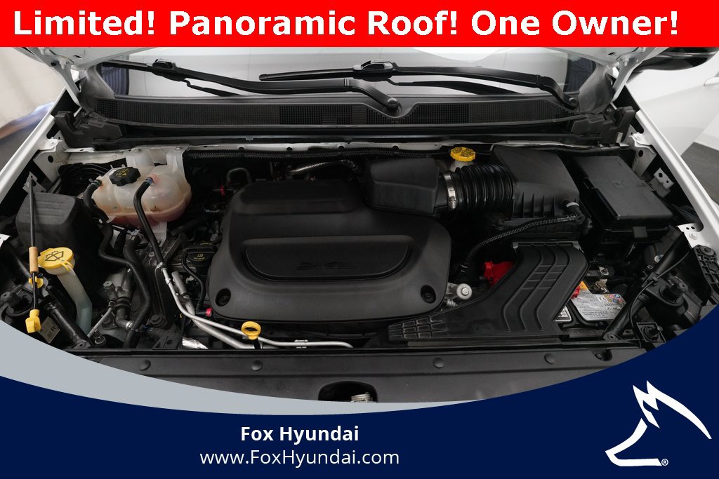 Used 2024 Chrysler Pacifica Limited image 3