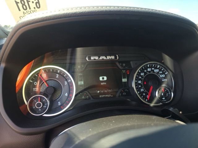 Used 2024 RAM 2500 Laramie AWD/4WD image 12