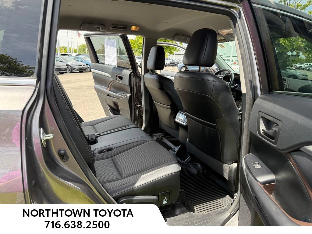Used 2018 Toyota Highlander Plus AWD/4WD image 13
