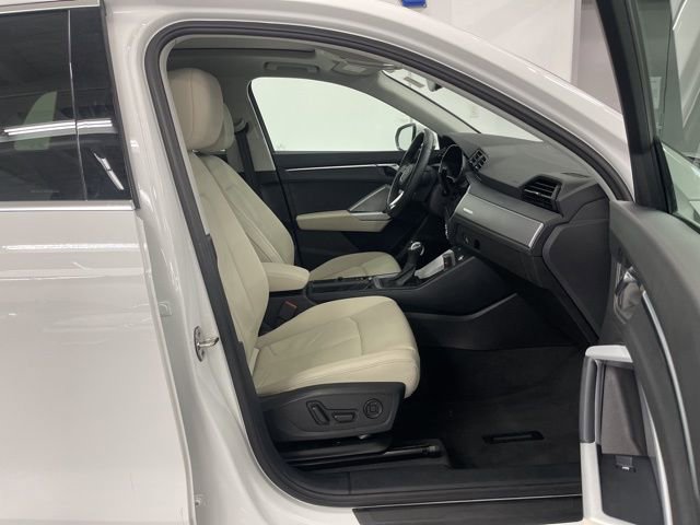 Used 2022 Audi Q3 2.0T Premium w/ Convenience Package image 11