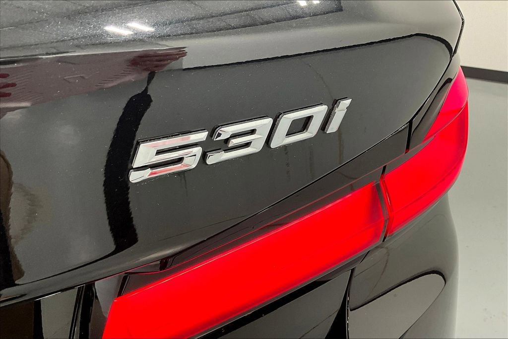 Used 2023 BMW 530i w/ Premium Package image 40