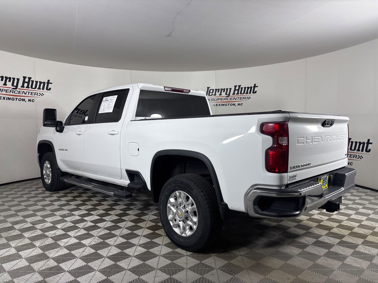 Used 2023 Chevrolet Silverado 2500 LT w/ Convenience Package AWD/4WD image 6