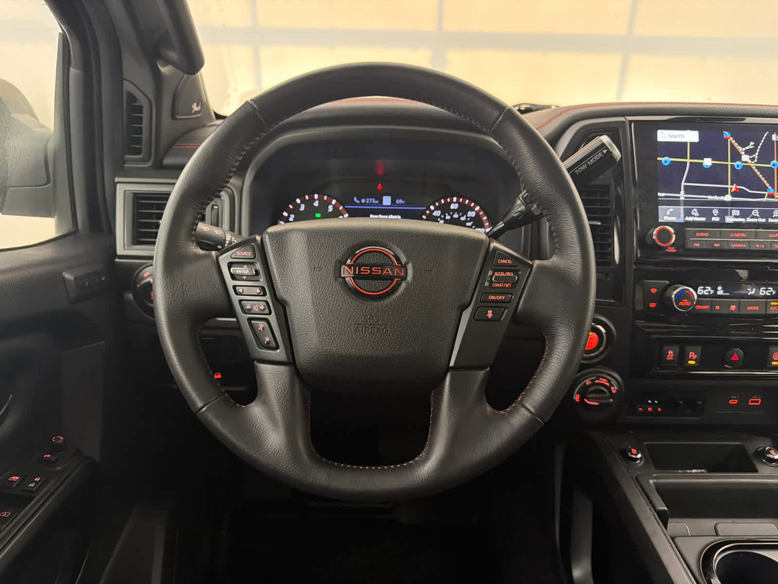 Used 2024 Nissan Titan PRO-4X w/ Pro-4x Convenience Package image 17