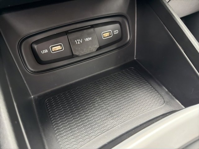 Certified 2022 Hyundai Venue Limited w/ Cargo Package image 27