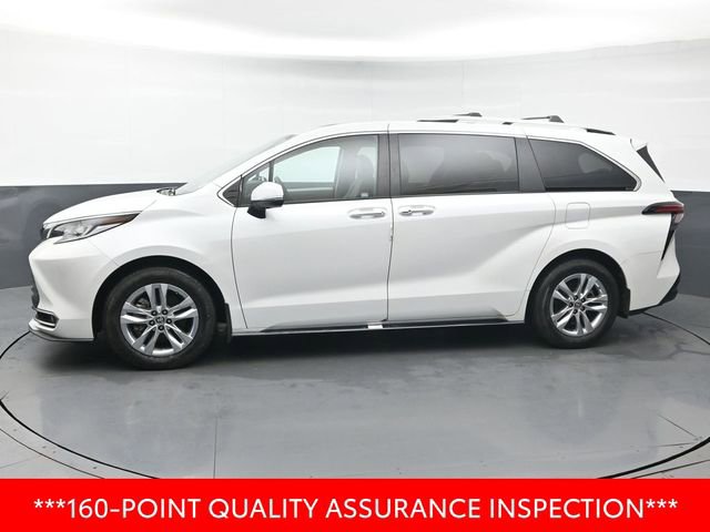 Used 2023 Toyota Sienna Limited image 2