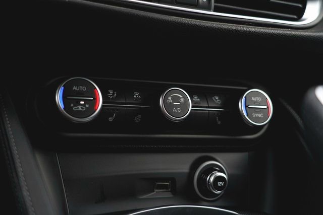 New 2025 Alfa Romeo Stelvio Sprint image 36