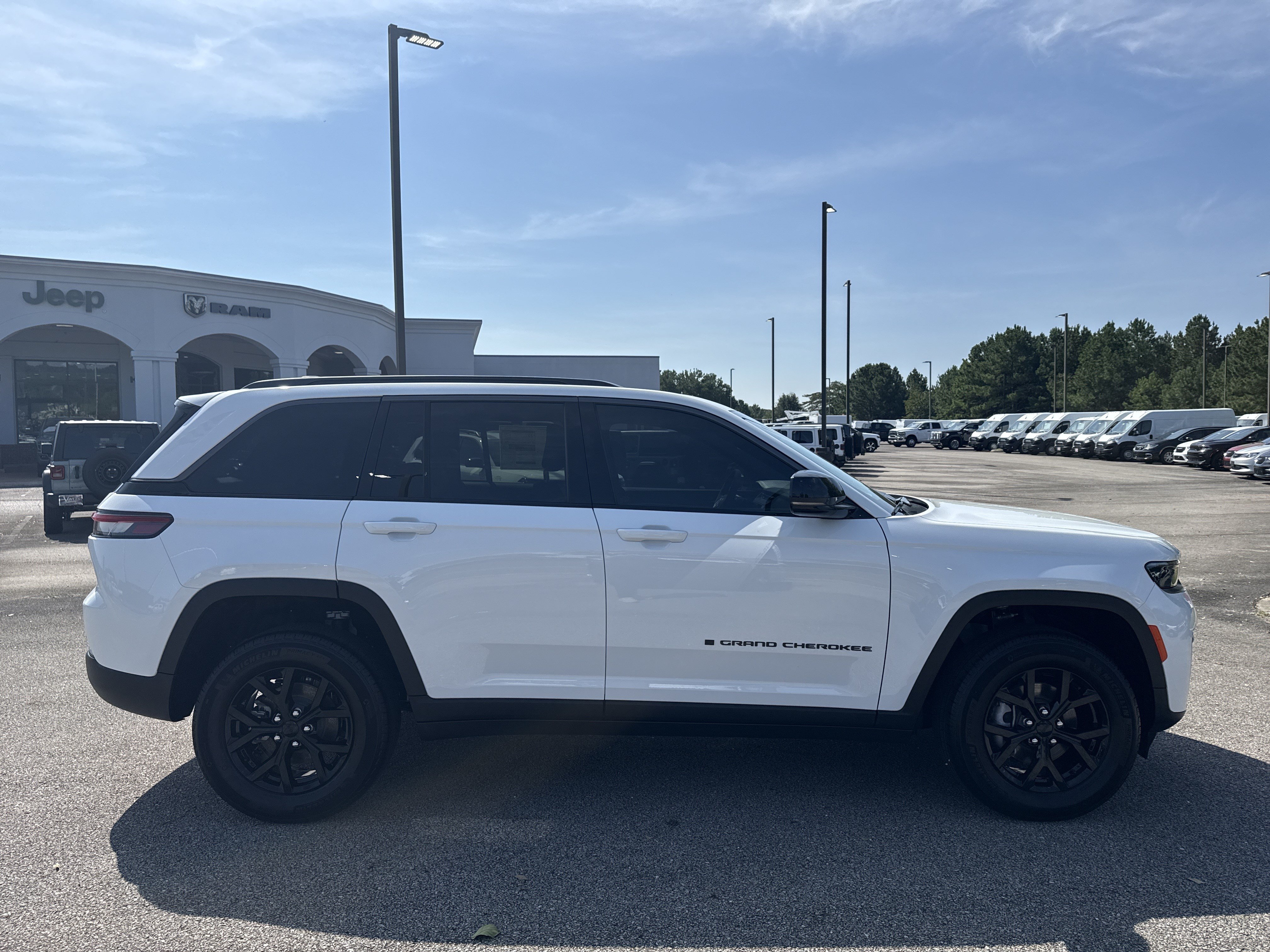 New 2026 Jeep Grand Cherokee Altitude RWD image 8