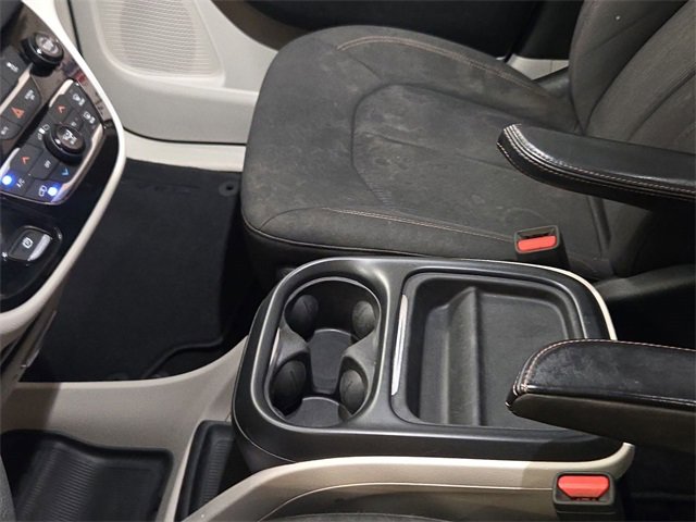 Used 2018 Chrysler Pacifica Touring Plus w/ Tire & Wheel Group image 21