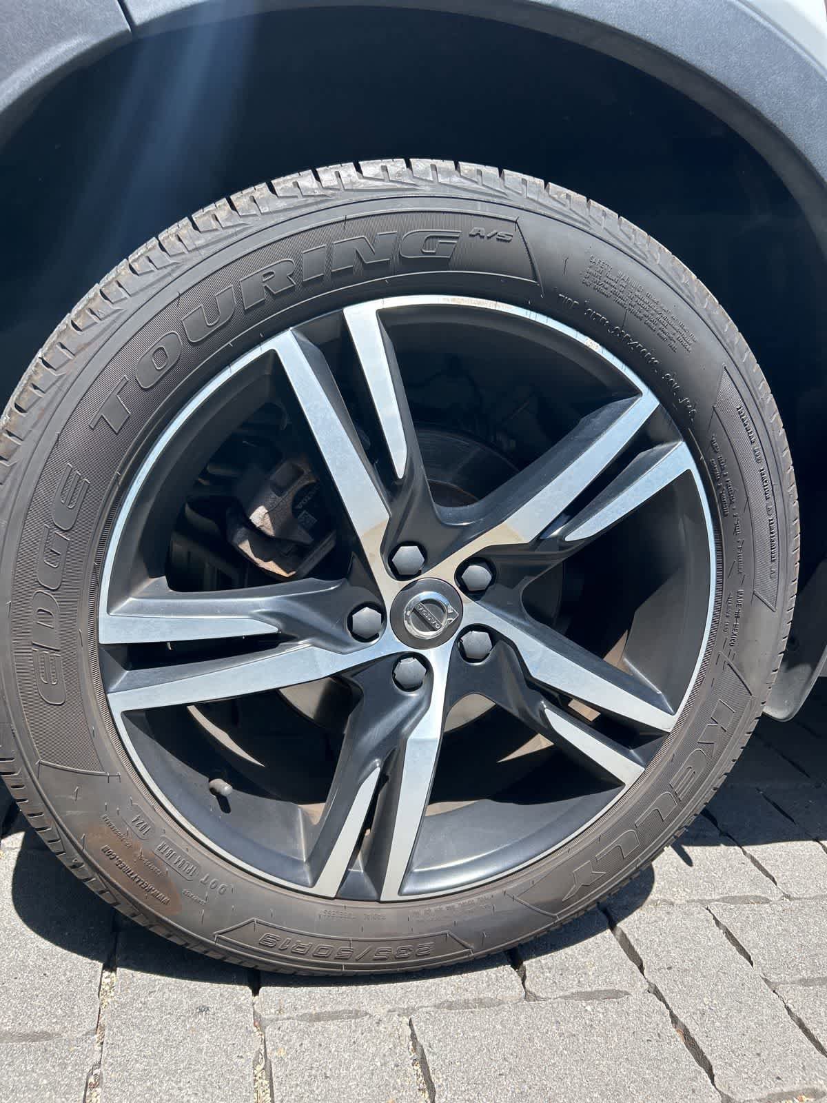 Used 2019 Volvo XC40 T4 R-Design FWD image 10