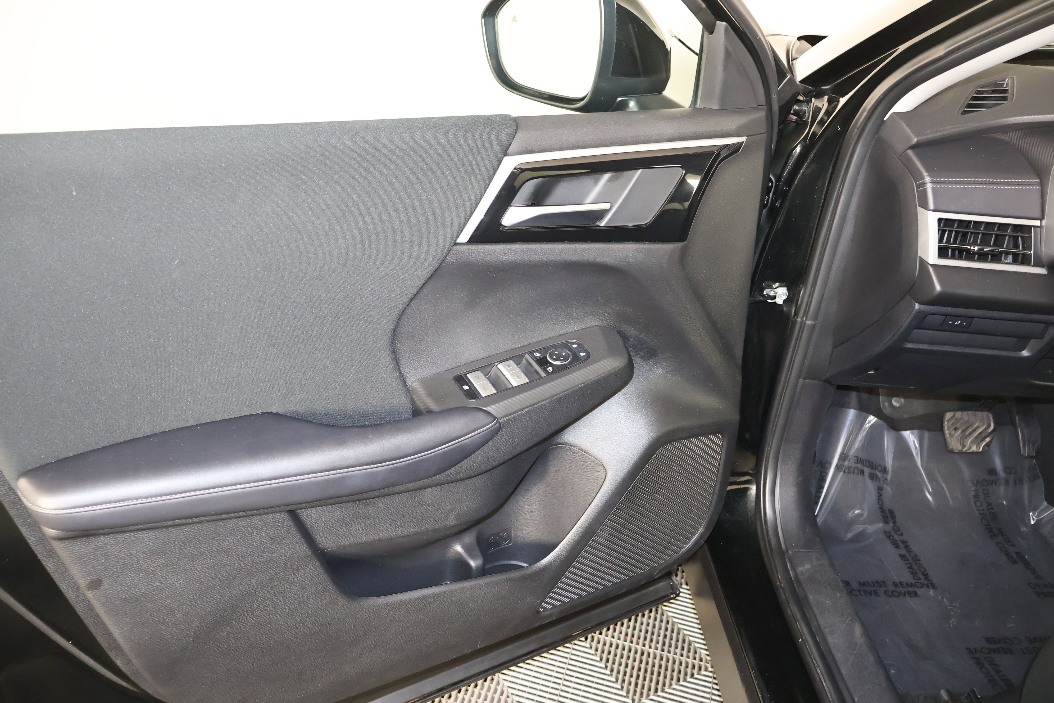 Used 2024 Mitsubishi Outlander ES image 34