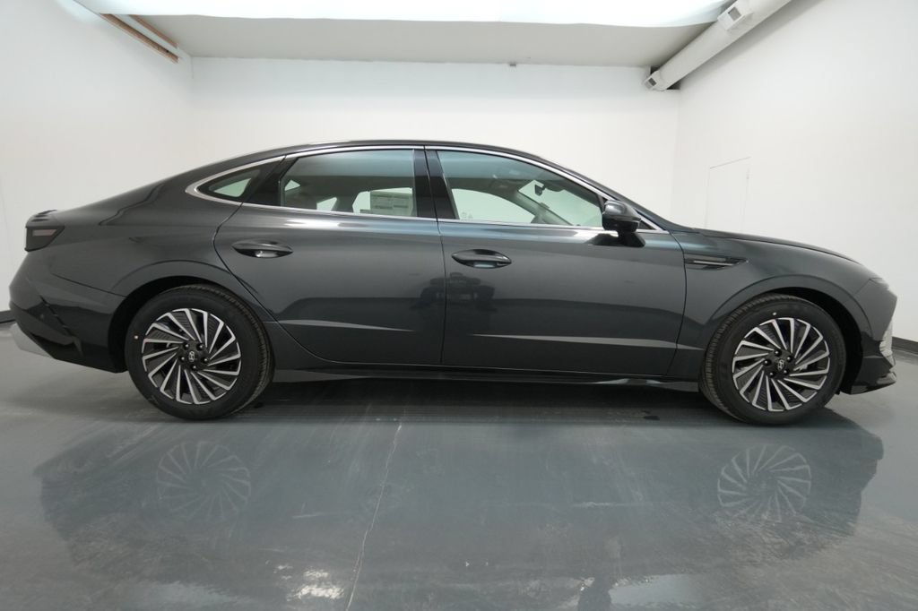 New 2025 Hyundai Sonata Limited FWD image 21
